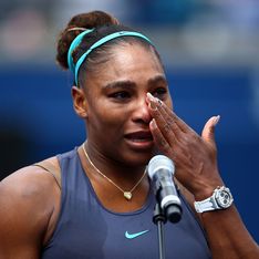 Serena Williams abandonne la compétition en larmes, son adversaire vient la consoler