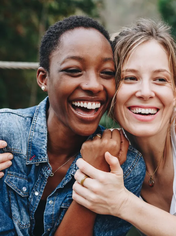 Regalos originales para amigas: ¡sorpréndelas con piezas especiales!