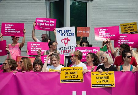 Dans le Missouri, une loi restrictive sur l'avortement temporairement bloquée grâce à un juge
