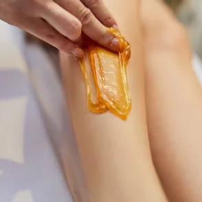 Depilación con azúcar, un método natural para una piel suave