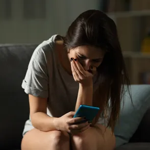 Ciber acoso en redes: ¿y si ella fueras tú?