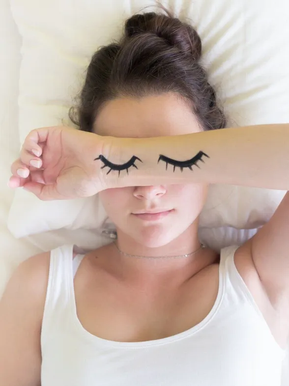 Dormir con el pelo recogido: ¿sí o no?