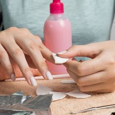 Cómo quitar las uñas acrílicas en casa: todo lo que debes saber para una manicura top