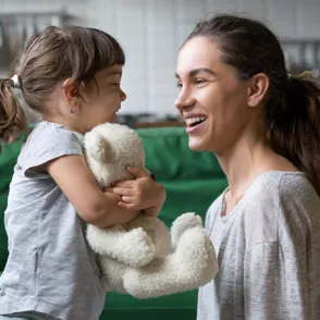 Alteraciones del habla en niños: cuándo ir al logopeda y cómo actuar en casa