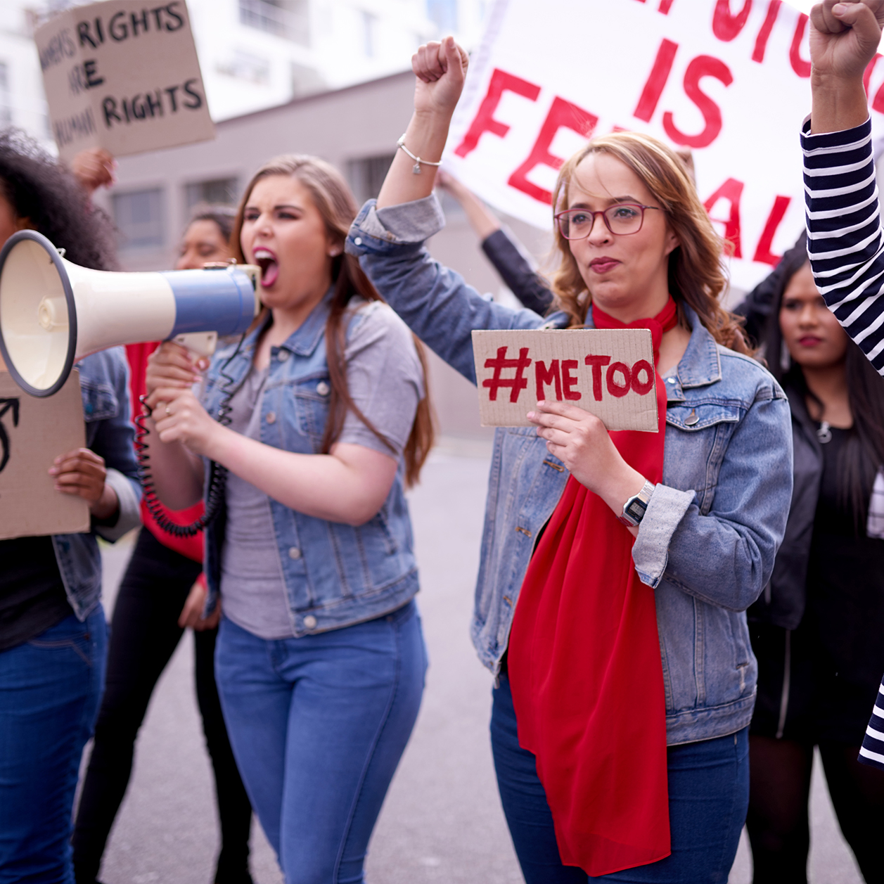 150 personnalités appellent à marcher contre les féminicides