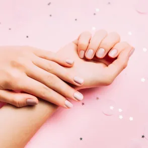 Manicura para uñas cortas: los colores y texturas perfectas para ti