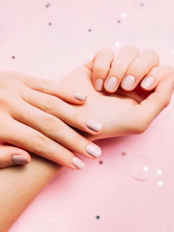 Manicura para uñas cortas: los colores y texturas perfectas para ti
