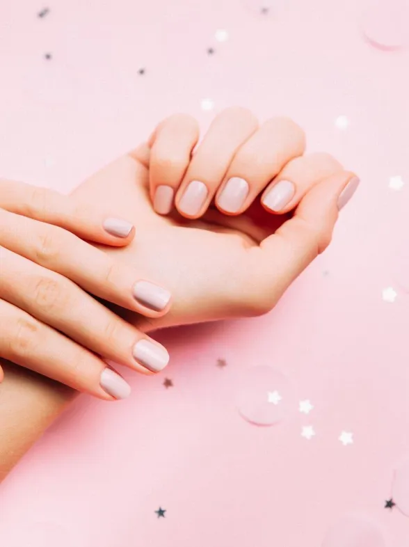 Manicura para uñas cortas: los colores y texturas perfectas para ti