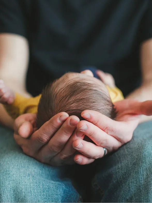 ¿Cuánto tarda en cerrarse la fontanela de los bebés recién nacidos?
