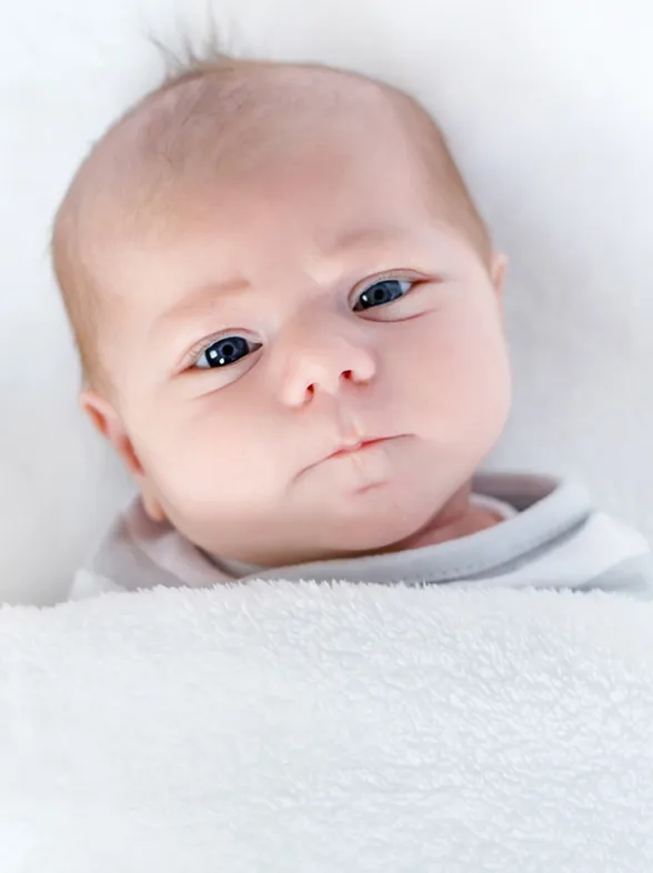 ¿Cuándo empiezan a ver los bebés? Todo sobre la vista del recién nacido