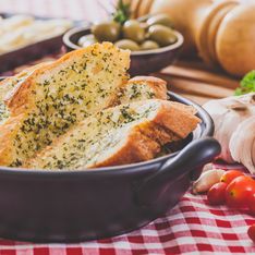 Pan de ajo y romero: un entrante perfecto para cualquier ocasión
