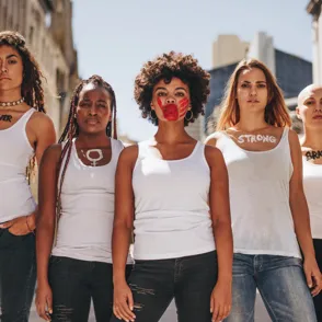 La pulsera electrónica como solución a las muertes por violencia de género