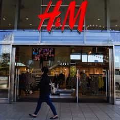 Ce papa campe devant H&M pour pouvoir gagner un bon d'achat