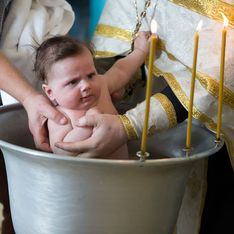 Le prête d'un village refuse de baptiser un bébé à cause d'une tache de naissance