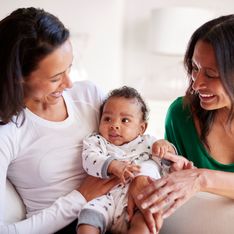 Deux femmes ont porté le même bébé à tour de rôle grâce à une FIV