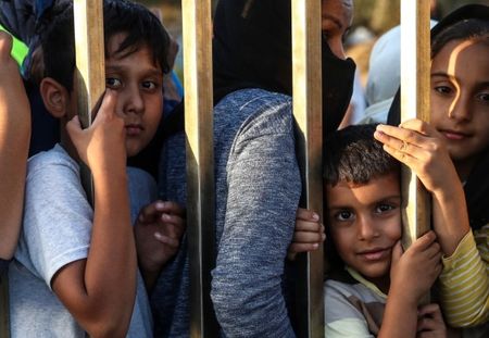 Confrontés à des conditions inhumaines, des enfants tentent de se suicider dans les camps en Grèce