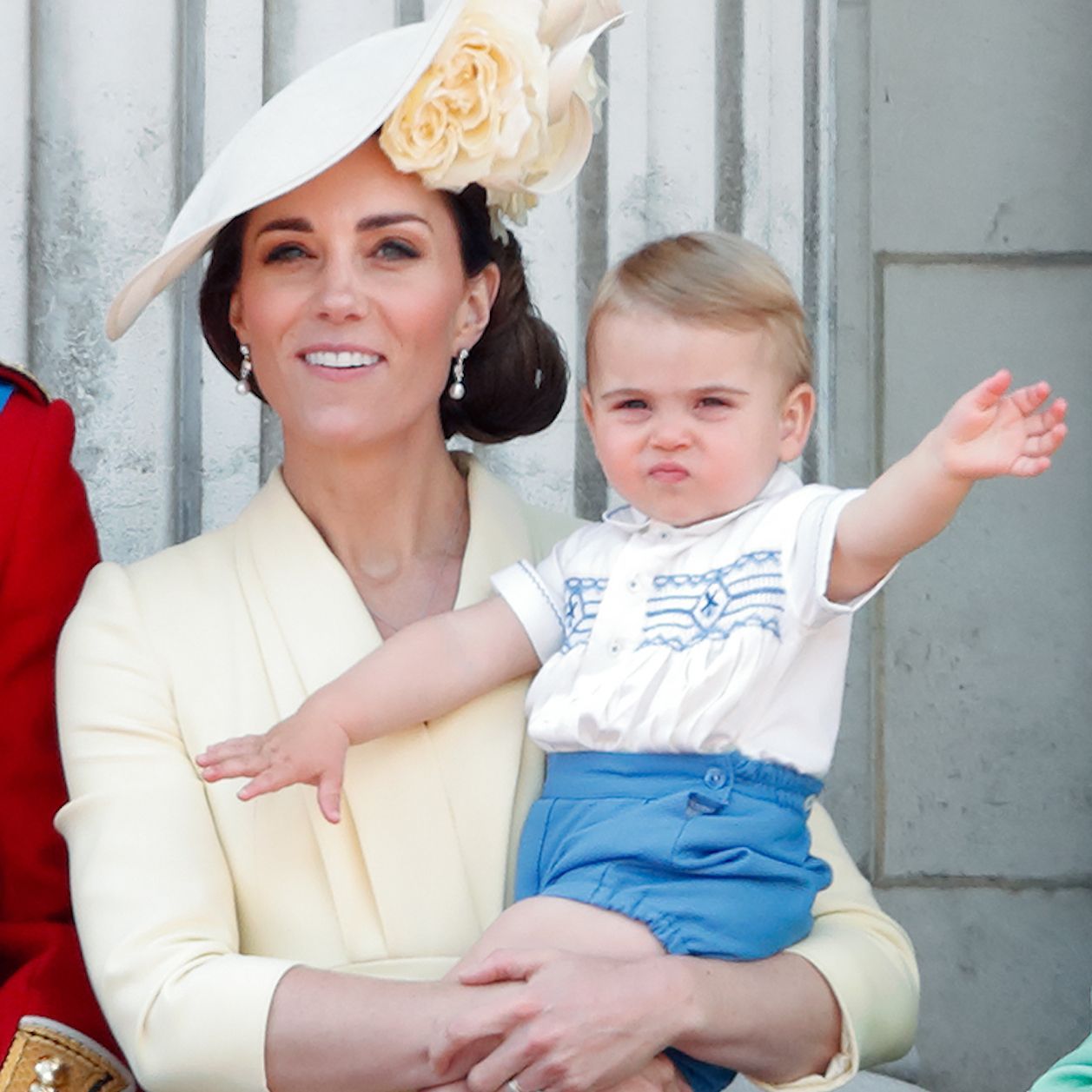 En sortie au musée avec sa nounou, le prince Louis a bien grandi !