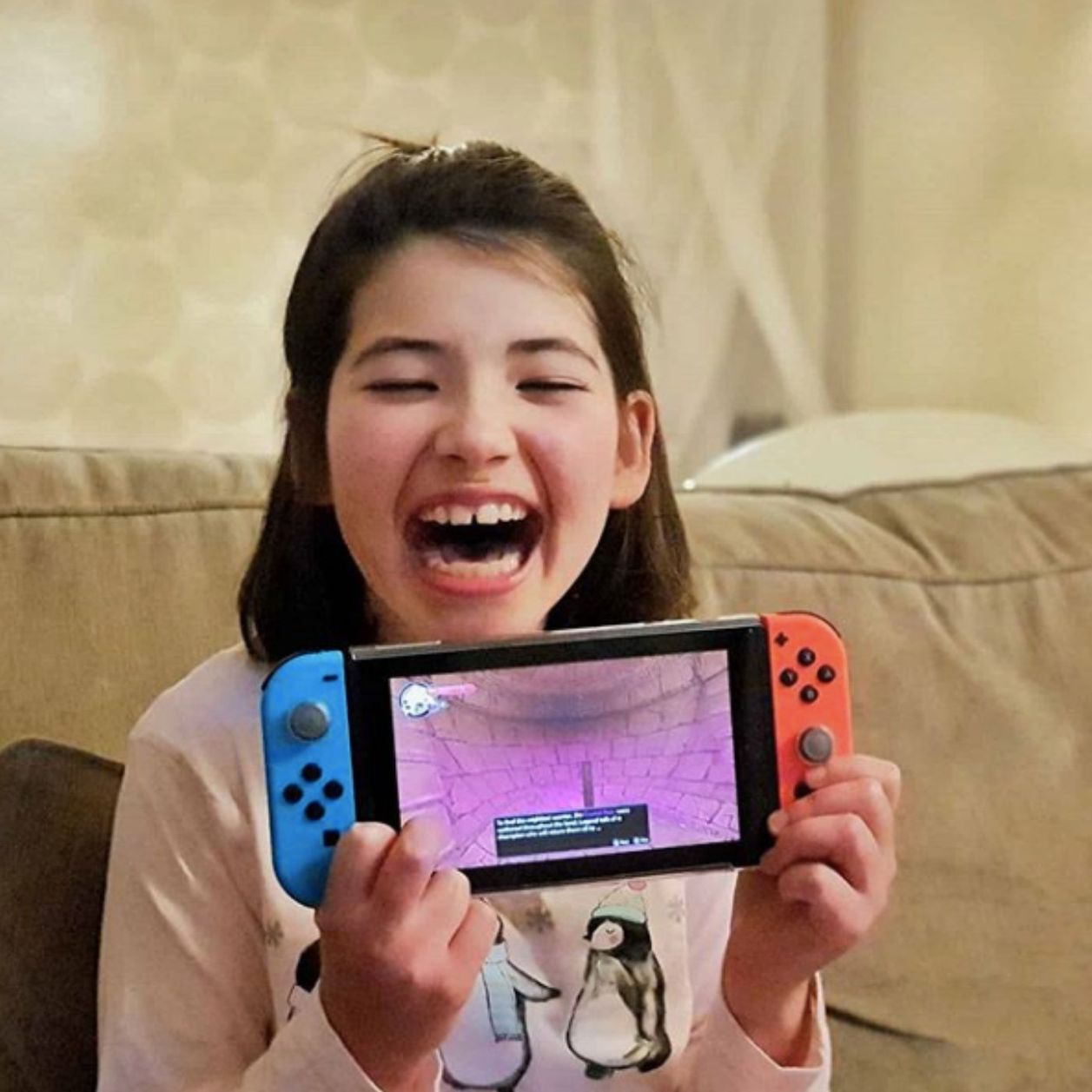 Un papa britannique fabrique une manette de jeux vidéo pour sa fille atteinte d'un handicap