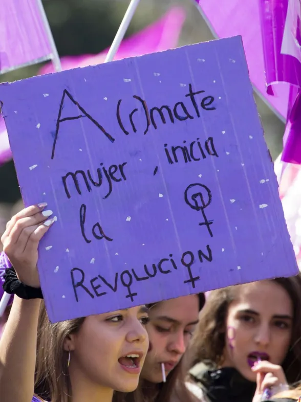 Revuelta feminista: una cadena de mujeres recorre la capital a un mes del 8M