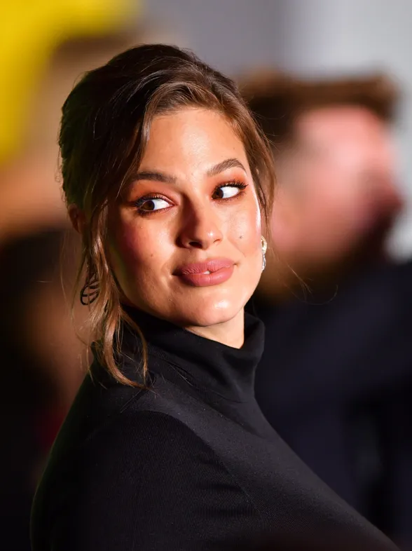 Ashley Graham muestra con orgullo sus estrías