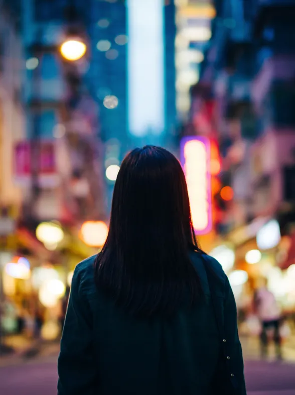 Una 'app' diseñada por cinco adolescentes para acabar con el miedo a caminar sola