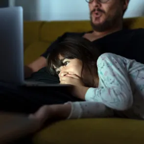 Las series y películas románticas de Netflix que no debes dejar de ver