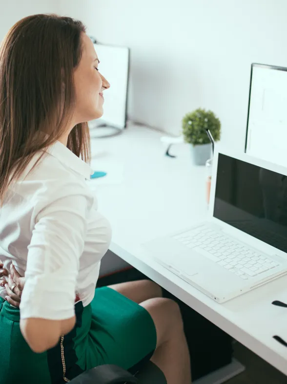 Consejos para teletrabajar sin que tu espalda y cervicales se resientan