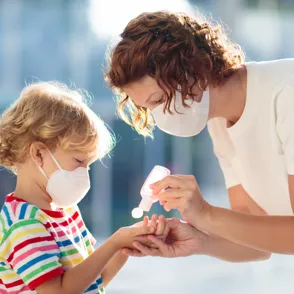 Los inventos creados por mujeres que están salvando vidas durante la crisis sanitaria