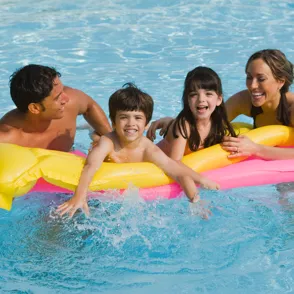 Cómo diseñar tu jardín con una piscina desmontable