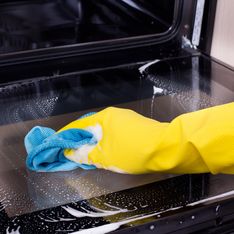 Come pulire il vetro del forno senza prodotti chimici