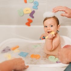 Come fare il bagnetto al neonato: tutte le accortezze da prendere