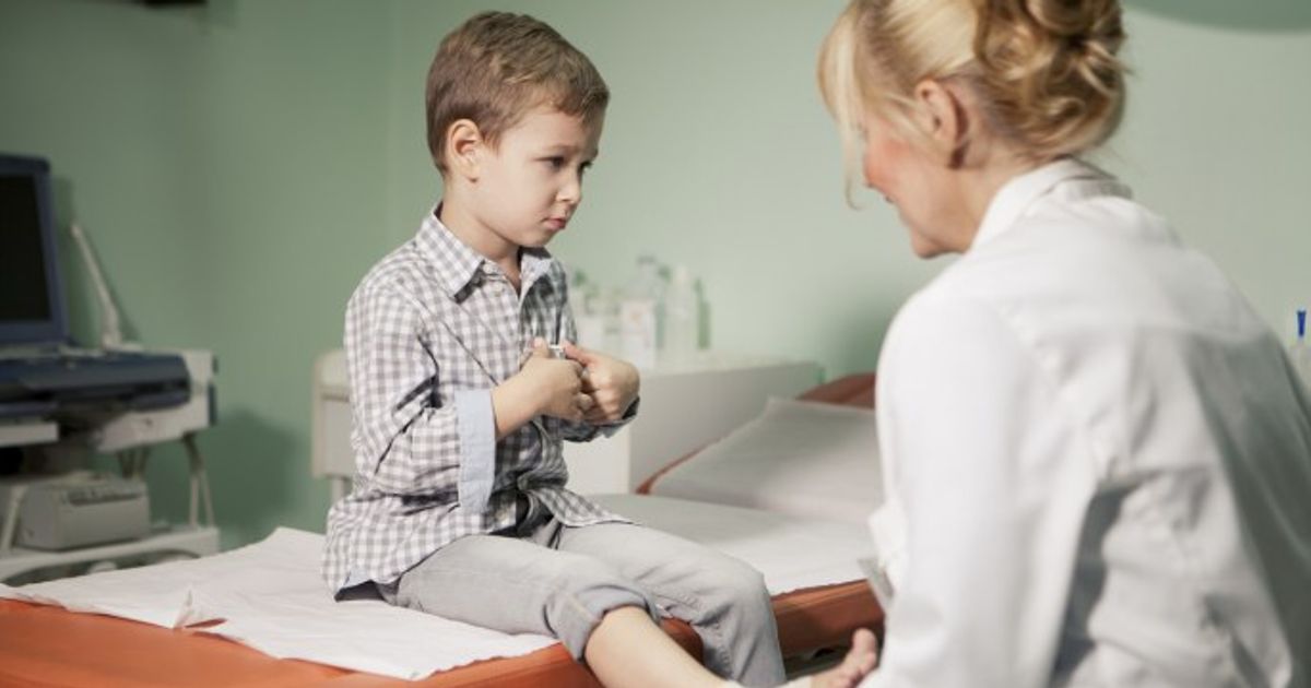 Rhume de hanche chez l’enfant : symptômes et traitement