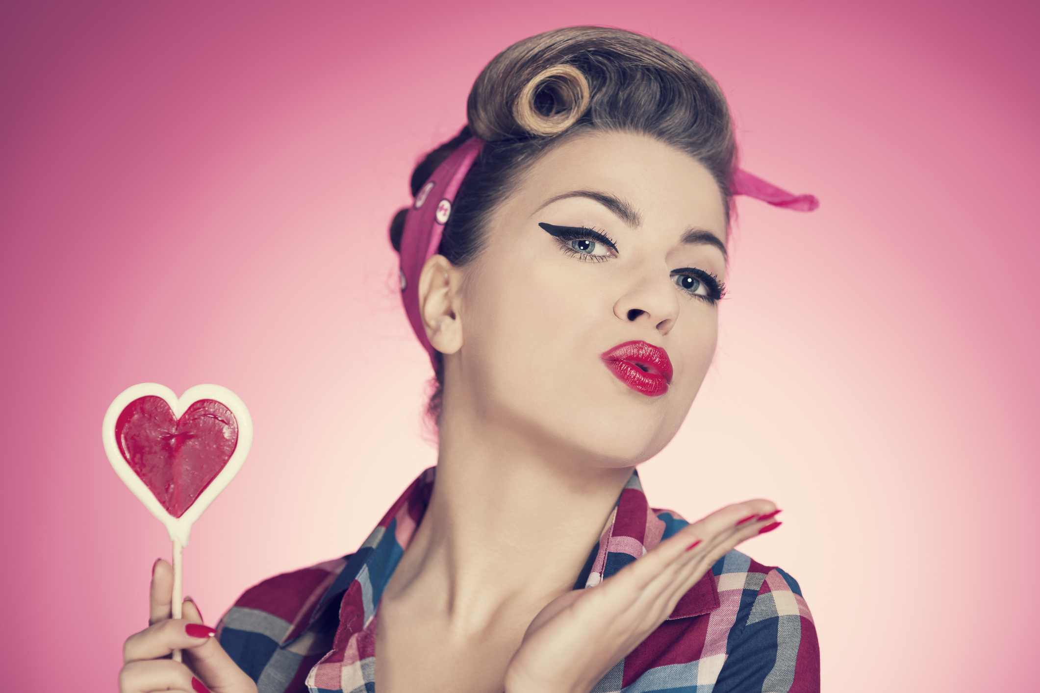 Tagli capelli strani Trucco anni 50: il tutorial per diventare una pin up!