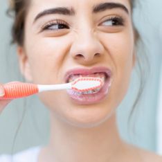 9 Fehler beim Zähne putzen, die du jeden Tag machst
