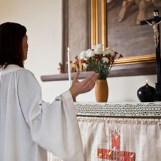 Menacée de mort, une candidate au poste d'évêque se bat pour la place des femmes dans l'Église