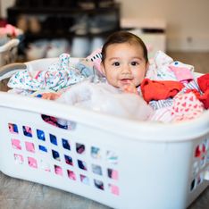 Babykleidung waschen: Praktische Tipps gegen Schadstoffe & Flecken