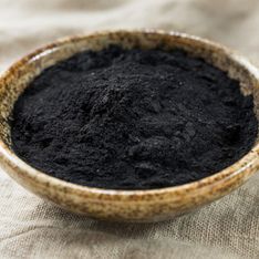 Il carbone vegetale fa dimagrire? Tutti i benefici di questo integratore naturale