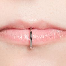 Piercing labbro: sopportare il dolore e sfoggiare splendidi orecchini sulle labbra