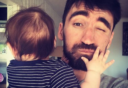 Expatrié en Norvège, Tristan a pris 5 mois de congé paternité à la naissance de sa fille, il témoigne