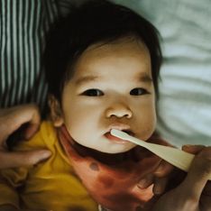Baby-Zähne putzen: Wann du starten und worauf du achten solltest