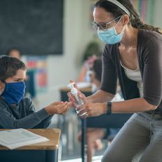 Covid-19 : 2018 classes fermées, les enseignants, inquiets, réclament la vaccination