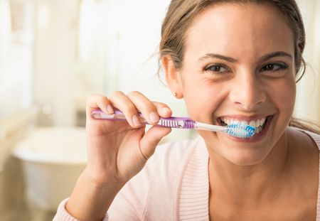 Bicarbonate de soude : le meilleure allié beauté de nos dents
