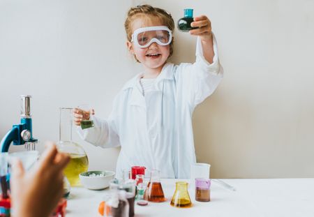 Expériences scientifiques pour amuser les enfants (petits et grands). Jeux  scientifiques educatifs.Tutoriel pour refaire à la maison. Explications. 