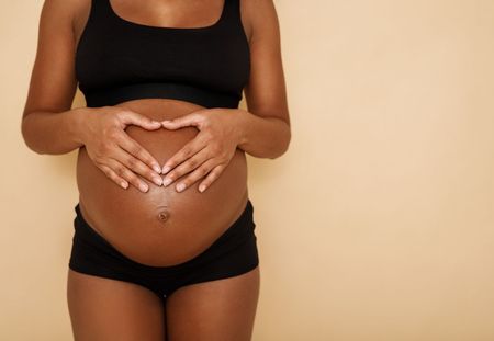 Ashley Graham : couches, poils et ventre post-grossesse, le top montre que  l'après-accouchement n'est pas glamour