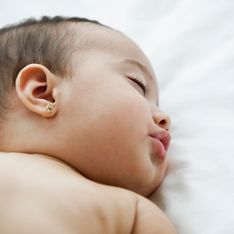 Ce papa est furieux : ses parents ont percé les oreilles de son bébé sans son accord