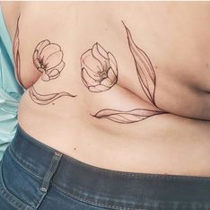 Tatouage : cette artiste sublime les bourrelets du dos des femmes grosses