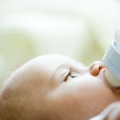 Quanto deve mangiare un neonato? I consigli per rimanere serena