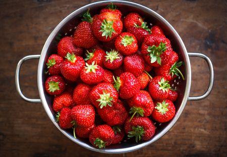 Les meilleures recettes à base de fraises repérées sur TikTok