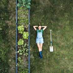 Hausmittel gegen Unkraut: 4 natürliche und effektive Methoden