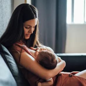 Stillkugeln: Die besten Rezepte für DEN Engergiesnack für Neu-Mamas